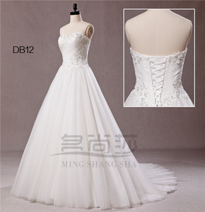 心形抹胸婚纱_2014春夏婚纱趋势 心型抹胸成主流(3)